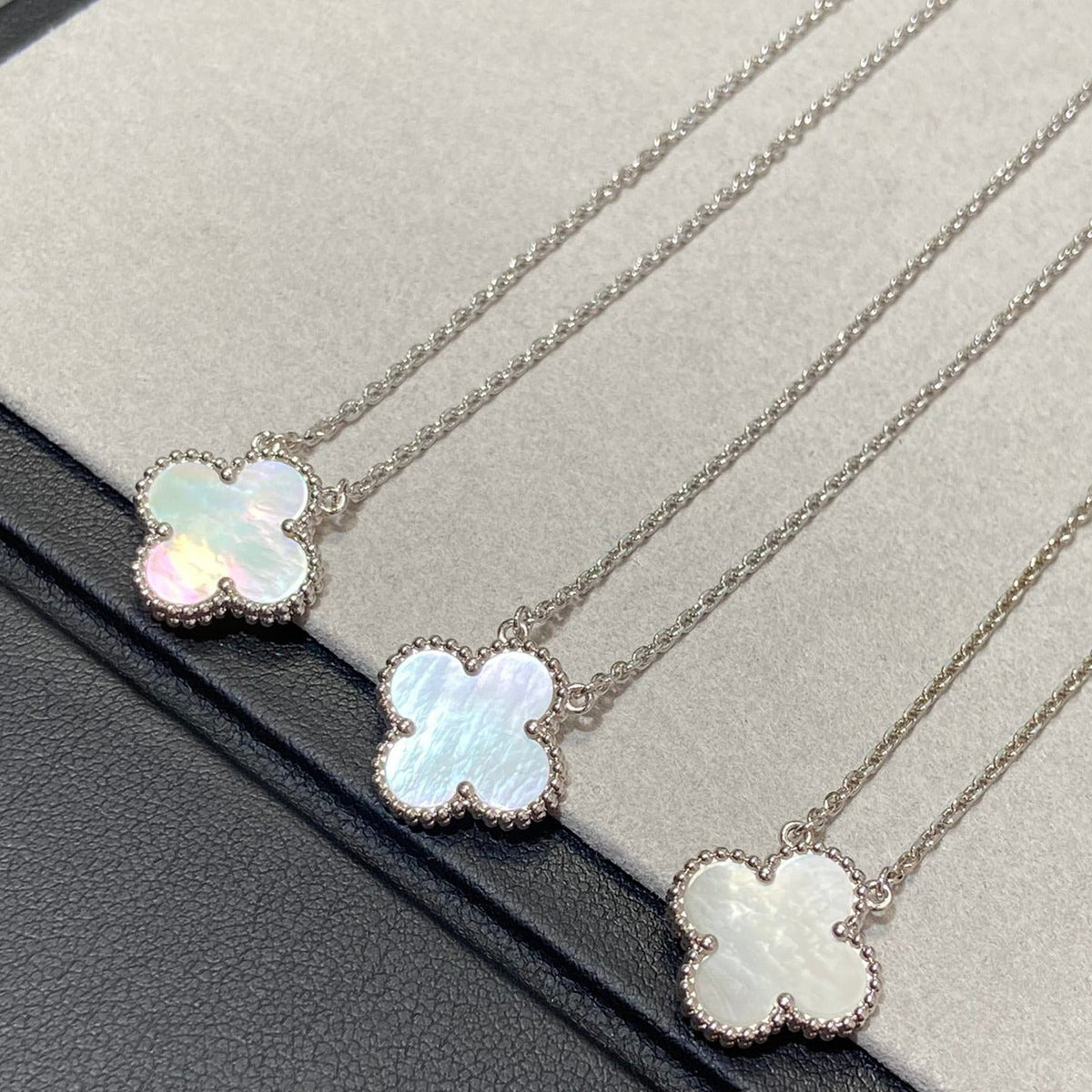 [Topon]CLOVER MEDIUM SILVER WHITE MOP NECKLACE